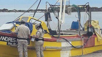 Personal de Prefectura resguardó la Andrés Felipe, que será requisada durante la tarde. Personal de Prefectura resguardó la Andrés Felipe, que será requisada durante la tarde.