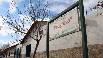 cadaver embolsado estuvo cinco horas frente a centro de salud