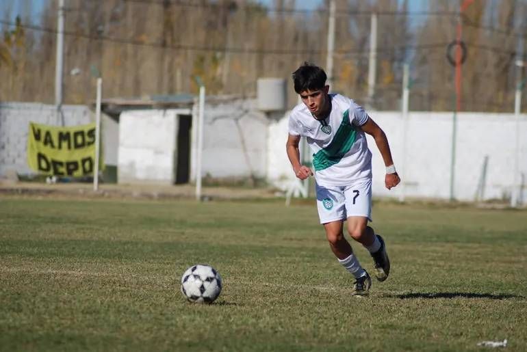 Gere Padilla en acción. Una historia increíble la del pibe de Oro que hizo un gol clave al debutar.