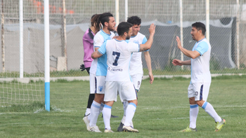 Liga Confluencia: La Amistad festejó en casa un buen triunfo sobre Pillmatún. Fotos: Anahí Cárdena 