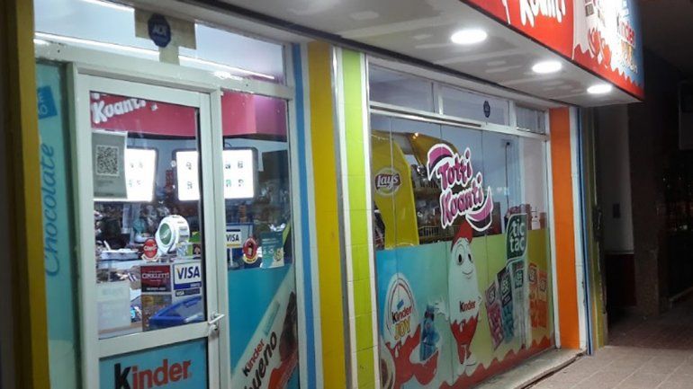 Robaron a mano armada y se llevaron plata y cigarrillos