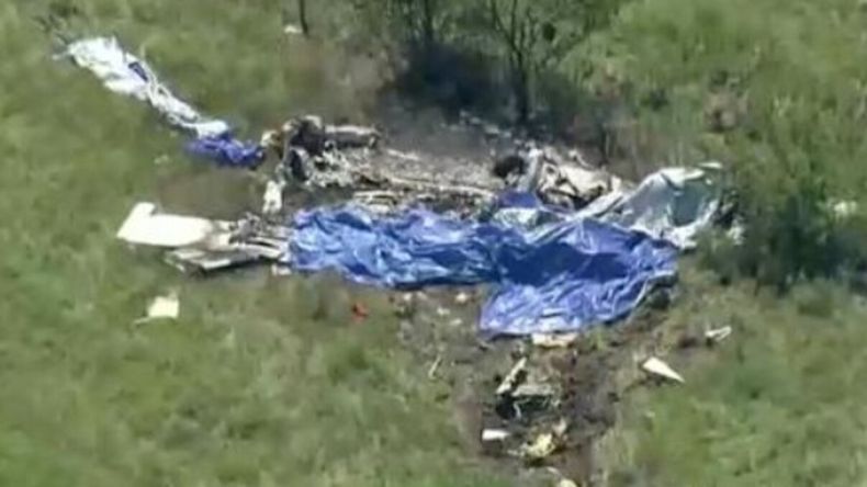 Todos las personas que viajaban a bordo del avión fallecieron debido al brutal impacto. | LMCipolletti.com Todos las personas que viajaban a bordo del avión fallecieron debido al brutal impacto.