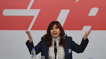 CFK volvió a pedir por la lapicera: No hay que agacharles la cabeza, hay que discutir