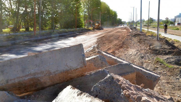 Las máquinas trabajarán mañana y tarde para agilizar la obra.