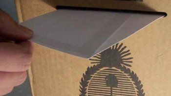 autoridad de mesa se presento borracho: no podia ni escribir