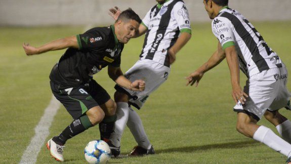 En Bahía, Cipo hacía negocio gracias a un gol de Piñero Da Silva y las manos de Alasia, que una vez más atajó un penal.