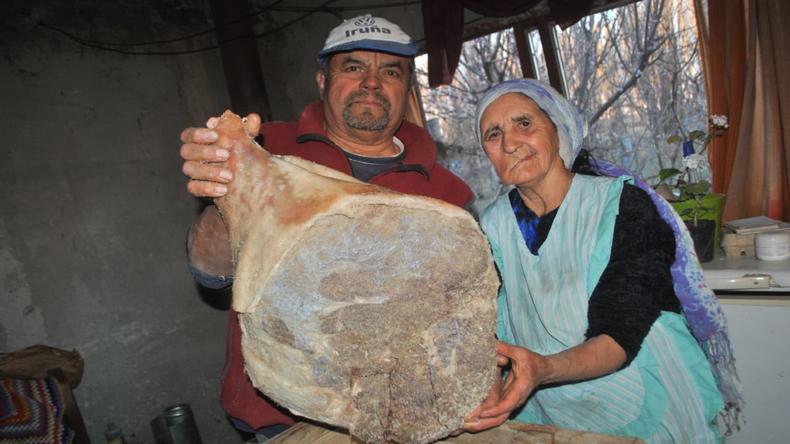 El jamón de Los Hornos: la historia de Gastón y Gladys, el sabor de una vida entera en el Covunco | LMCipolletti.com El jamón de Los Hornos: la historia de Gastón y Gladys, el sabor de una vida entera en el Covunco