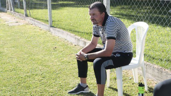 Gustavo Raggio, técnico de Cipolletti.