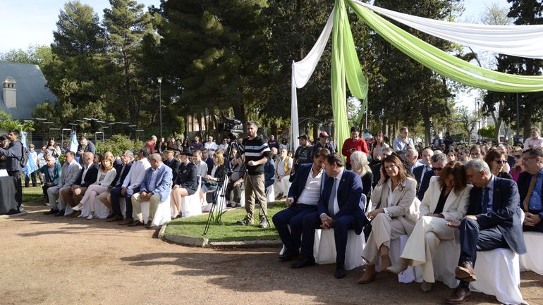 Reconocimientos y anuncios en el marco del 122° aniversario de Cipolletti.