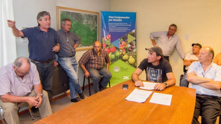 Los chacareros se reunieron en Fruticultura y resolvieron esperar hasta el sábado por una convocatoria oficial.