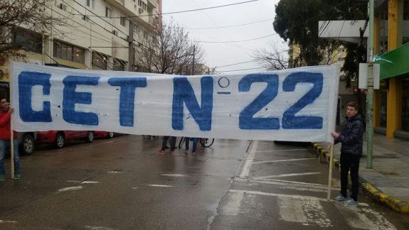 Estudiantes del CET 22 piden mejoras edilicias