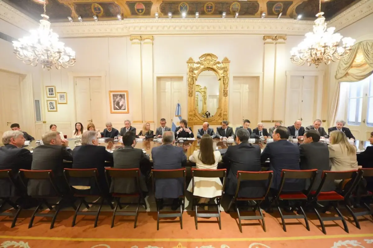 Milei con Gobernadores. Las decisiones nacionales comienzan a impactar en las administraciones provinciales y en el mapa productivo del país.