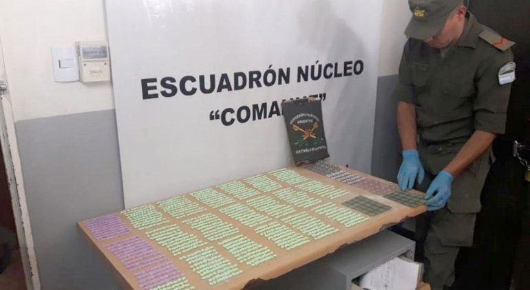 Procesan a joven por llevar 2500 pastillas de LSD