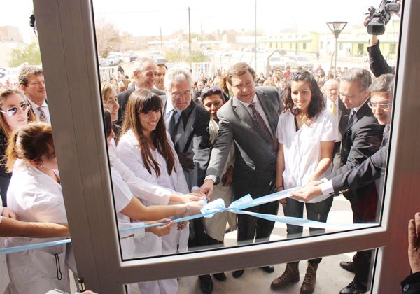 Se inauguró en Allen el hospital universitario