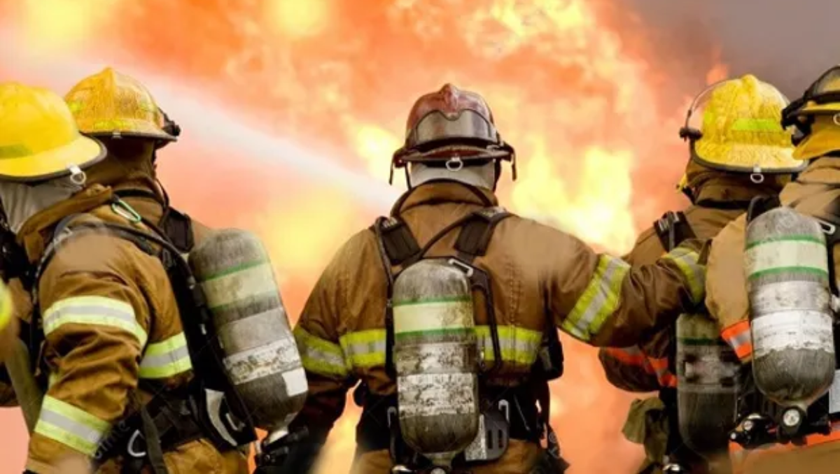 Bomberos apagaron el incendio que había provocado un joven en la propiedad de la madre.&nbsp;