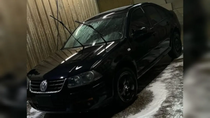 El auto que se llevaron los ladrones en Neuquén.