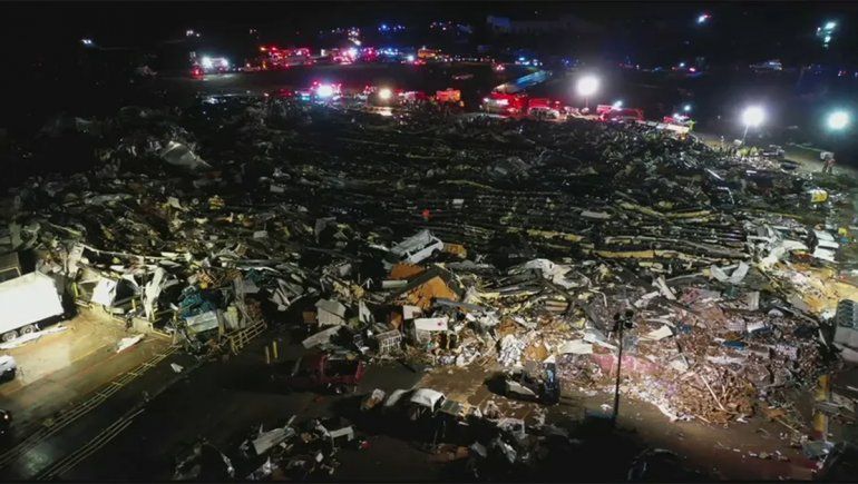 Tornados nocturnos azotaron el estado de Kentucky: hay 100 muertos