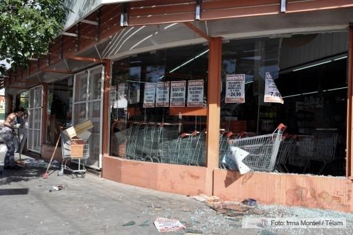Córdoba violenta: un muerto, al menos 130 heridos y 52 detenidos por los saqueos