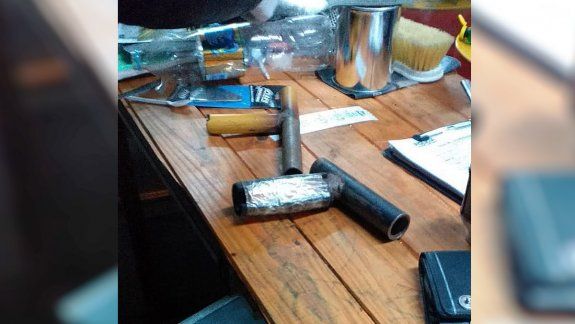 Balearon a un joven afuera de una gomería del barrio Don Bosco