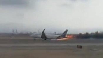 video: un aterrizaje forzoso de un avion derivo en una tragedia