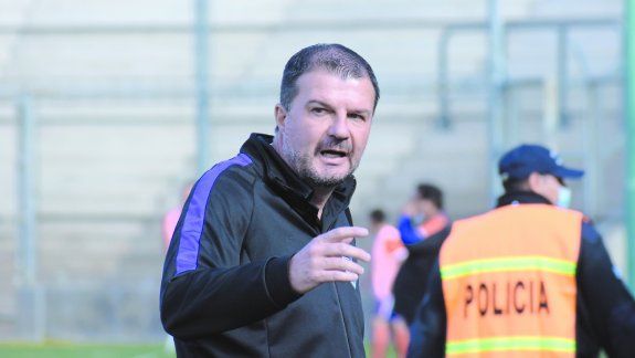 Gustavo Raggio, técnico de Cipolletti.