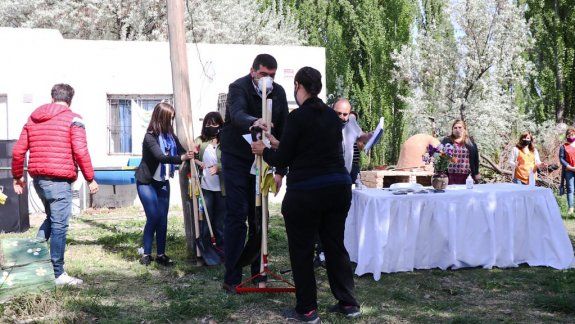 Di Tella acompañó la renovación de convenios con huerteros en La Falda