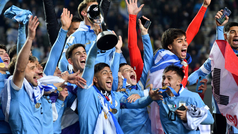 Uruguay levantó el trofeo en el estadio Diego Armando Maradona. Foto: Télam&nbsp;