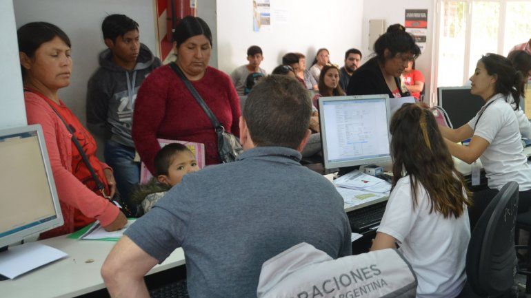 En la Dirección de Migraciones aseguran que la medida no restringe la llegada de inmigrantes. Sólo tienen que cumplir las leyes