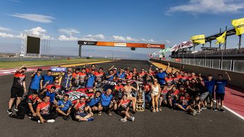 Urcera junto a todo el equipo Maquin Parts y su familia. Urcera junto a todo el equipo Maquin Parts y su familia.