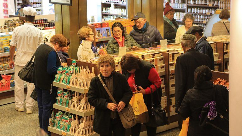 Provincia llevó a 90 abuelos a conocer Bariloche