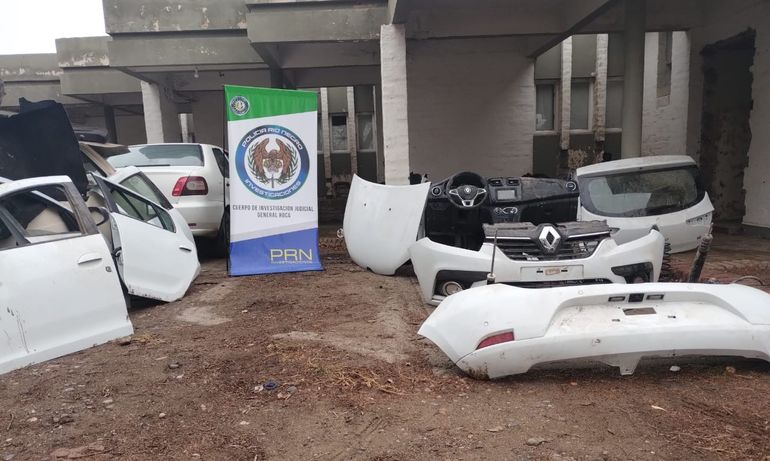 Investigan banda que roba autos en Neuquén y los desmantela en Río Negro