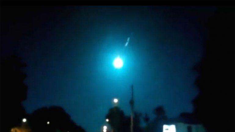 Impresionante video muestra la caída de un meteorito
