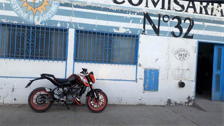 Lo atraparon con una moto robada a metros de la comisaría