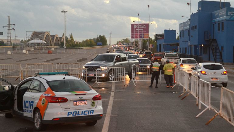 Caos de tránsito en los puentes: piden paciencia y precaución
