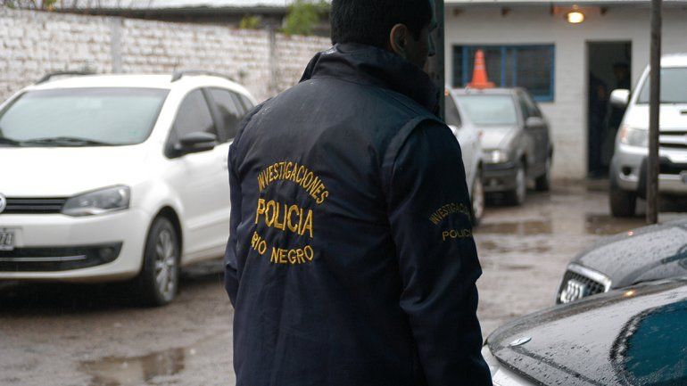 Se bajó a repartir agua y le robaron la camioneta