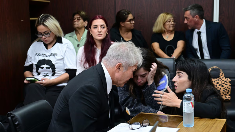 Nuevo escándalo en el juicio por la muerte de Maradona: podrían suspenderlo