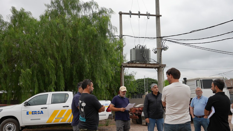 Más de 350 familias de Ferri accederán a la energía eléctrica de forma segura.