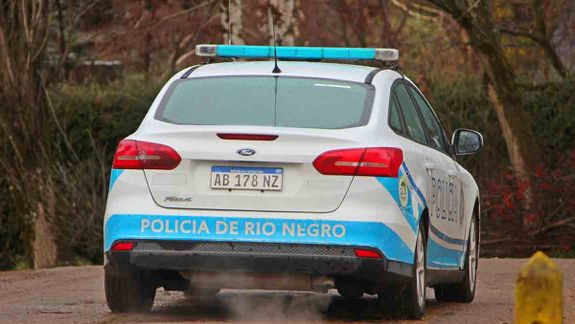 Varios móviles de la fuerza participaron en la persecución del motociclista que no quiso parar en operativo de control. 
