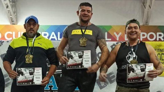 Policía rionegrino la rompió en competencia de powerlifting