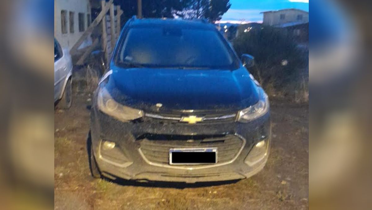 Estaba prófugo y antes de ser detenido apuntó con un arma a policías
