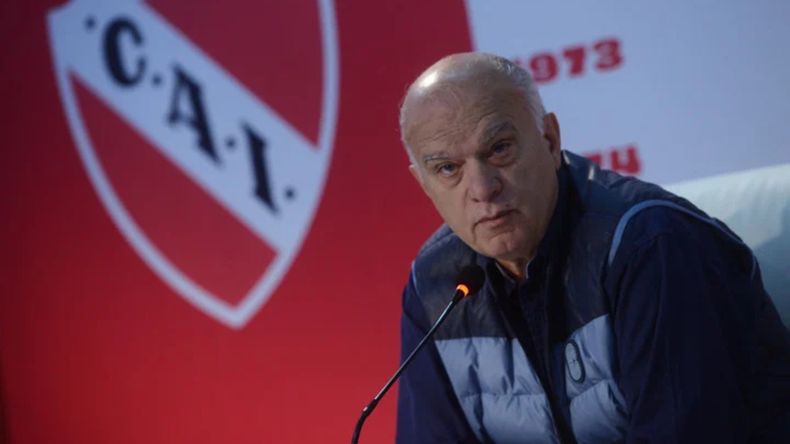Nestor Grindetti es el presidente de Independiente. 