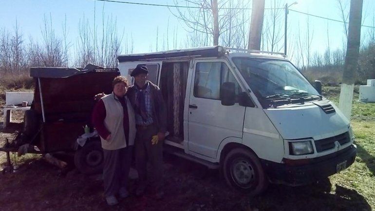La familia Hernández de Cipolletti ya acampa en el Parque Ceferiniano