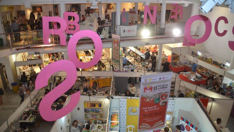 Una multitud de cipoleños pasó por la Feria del Libro