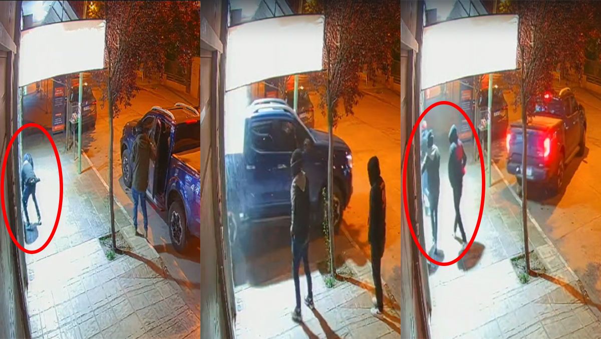 La banda de ladrones chilenos estrelló la camioneta contra el frente de la joyería Daniels y se apoderó de relojes y alhajas que estaban en exhibición.&nbsp;