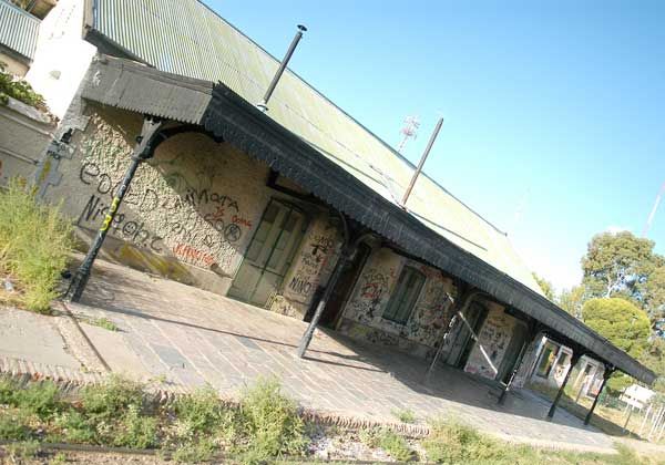Un lamentable abandono de la estación de trenes