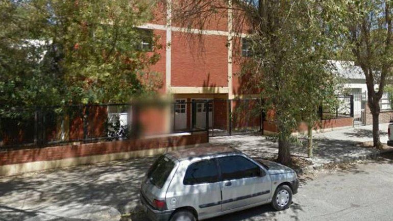 Un desconocido filmó a niños en una escuela y les hizo preguntas sexuales