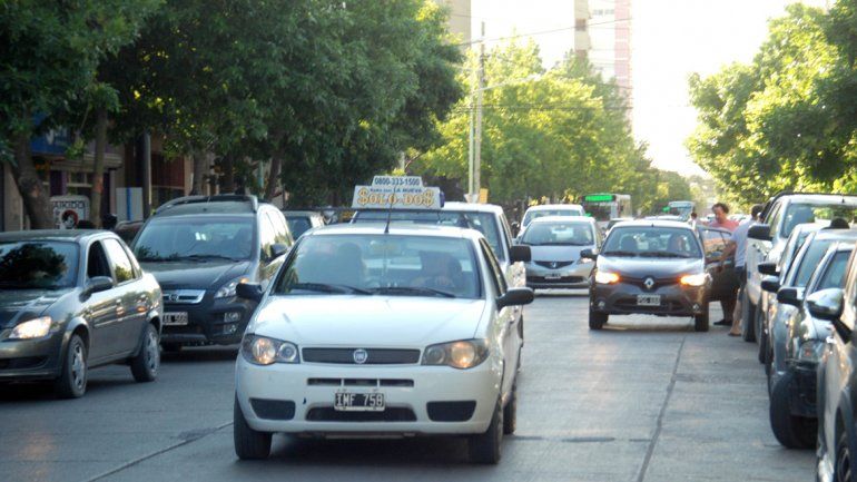 Los taxistas esperan que hoy el Ejecutivo municipal oficialice el 18 por ciento que según ellos está acordado para el nuevo cuadro tarifario.