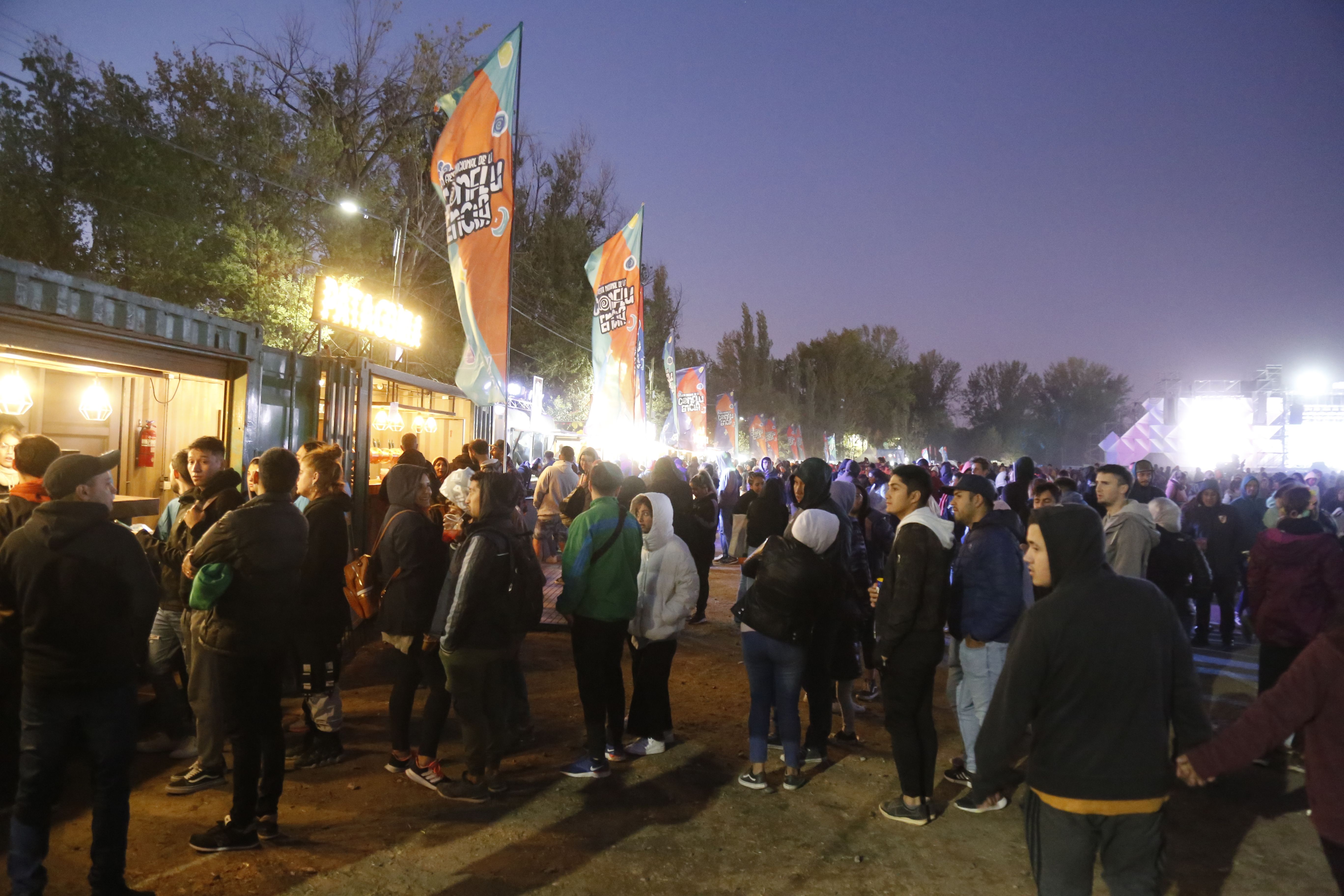 Denunció que policías maltrataron a su hijo en la Fiesta de la Confluencia