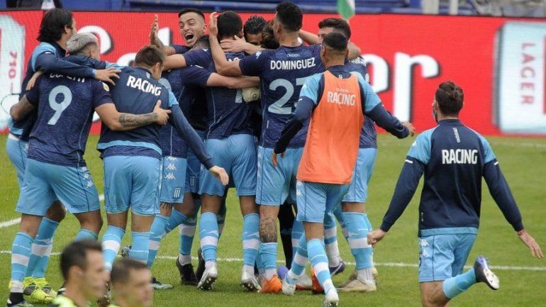 Racing eliminó a Vélez y espera por Boca o River