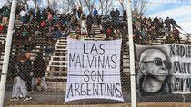 Las Malvinas son Argentinas. Una de las banderas en La Visera.&nbsp;